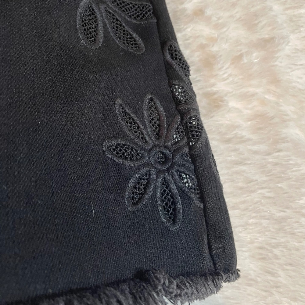 Liverpool Hannah Crop Flare Jeans Black Floral Eyelet 12/31 Raw Hem Boho Chic - Picture 8 of 9